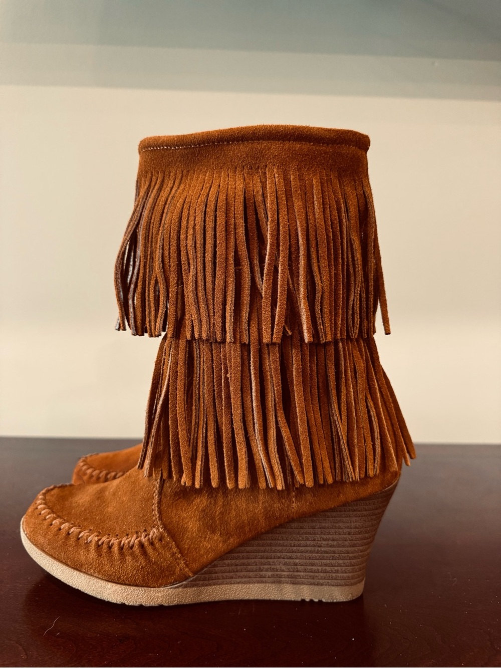 Minnetonka 51032 Women’s US 9 Brown Suede Fringe Wedge Mid-Calf Pull-On